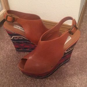 Steve Madden Elissaa leather pattern wedge